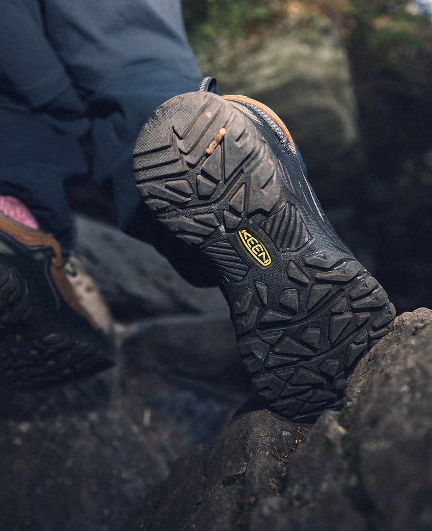 Men's Targhee IV Waterproof Hiking Shoe Sea Turtle/Roasted Pecan - Image 9
