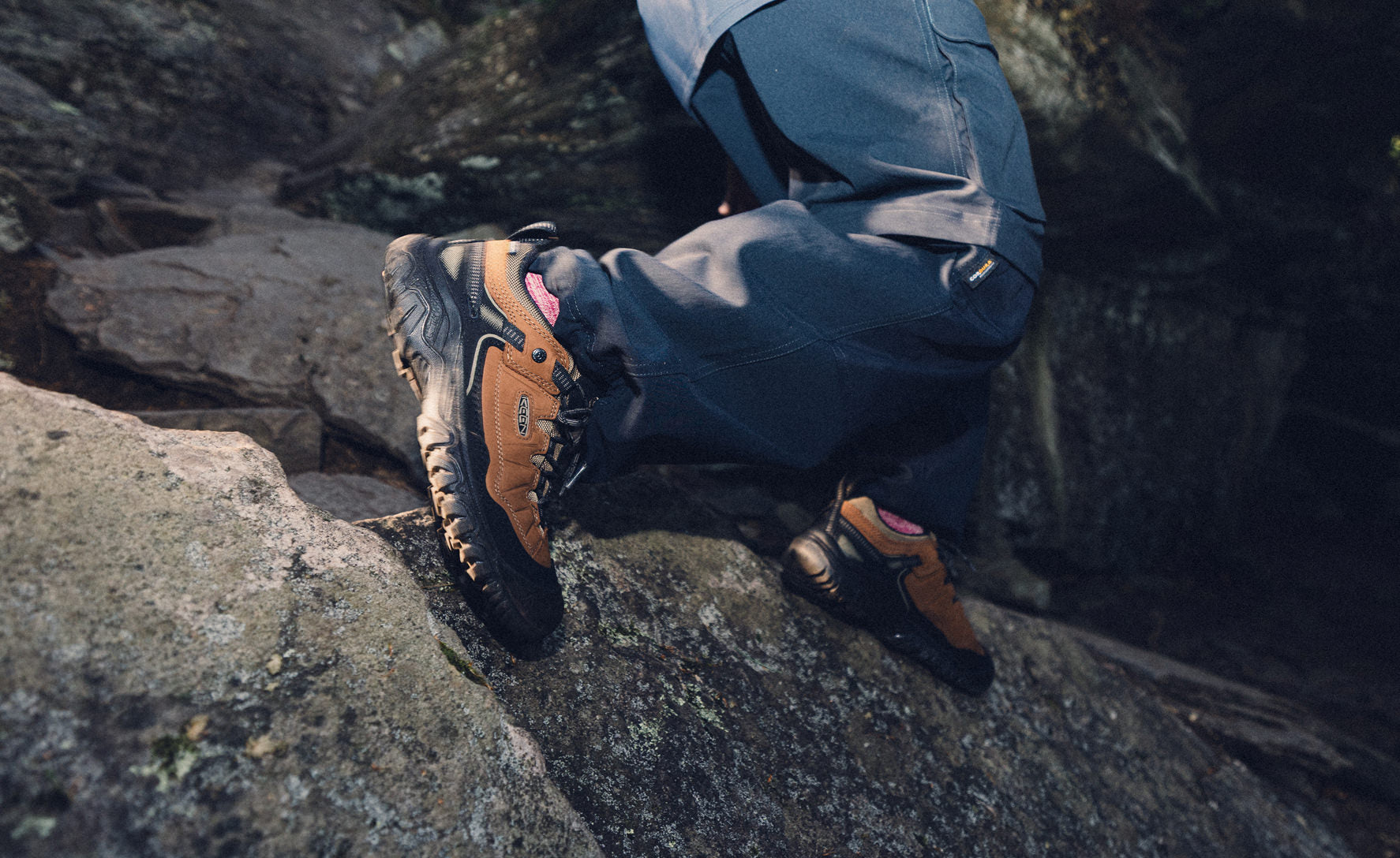 Men's Targhee IV Wide Waterproof Hiking Shoe Sea Turtle/Roasted Pecan - Image 7