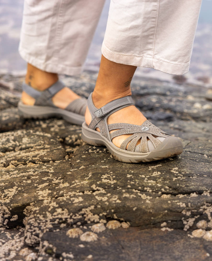 Women's Rose Sandal Black/Neutral Gray - Image 8