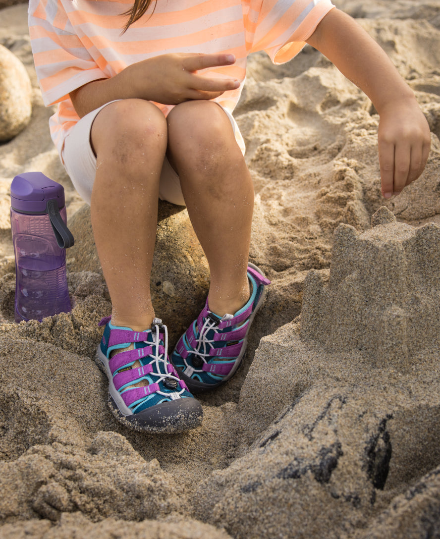 Big Kids' Newport Boundless Sandal Black/Precious Blue - Image 9